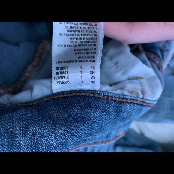 Very ripped light wash jeans! - Picture 2 of 4
